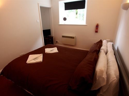Stable Court Hotell Holt  Eksteriør bilde