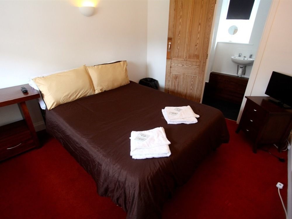 Stable Court Hotell Holt  Eksteriør bilde
